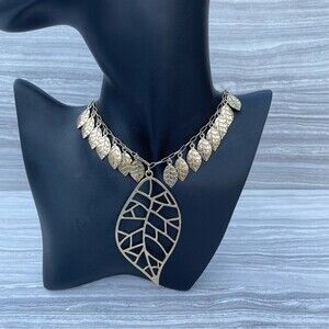 Jessica Simpson Matte Gold-Tone Leaf Necklace 16” Nature Classic